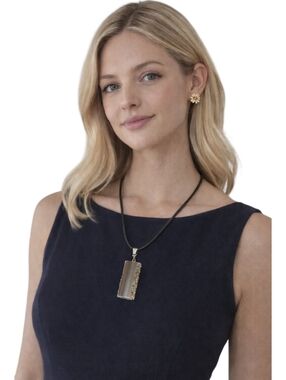 Agate Stone Pendant Necklace & Gold Tone Stud Earrings Set Adjustable